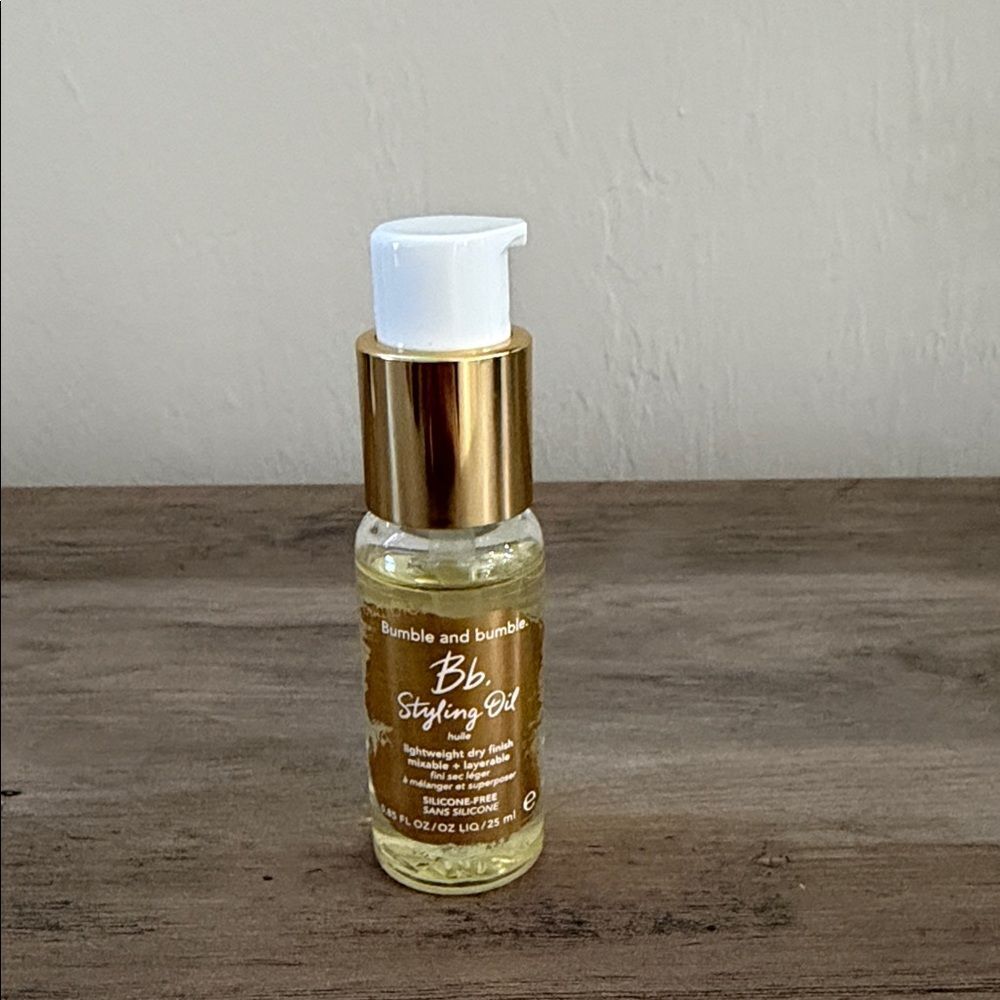 BUMBLE AND BUMBLE
Mini Styling Oil Lightweight Hair Oil with Heat Protectant
New